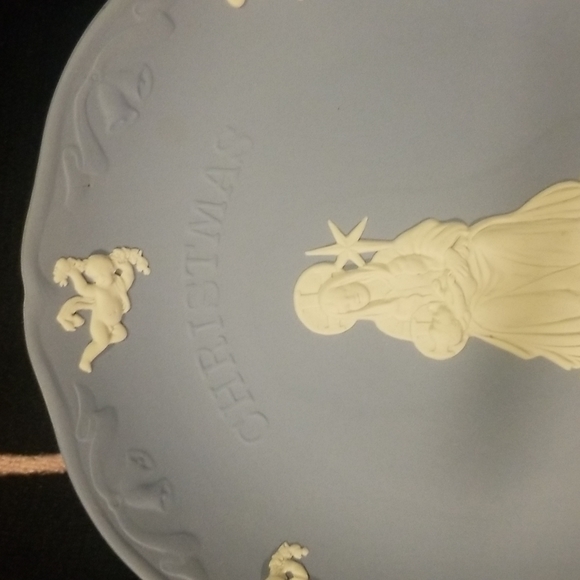 2002 WEDGWOOD BLUE JASPERWARE VIRTUES OF CHRISTMAS “LOVE” ANNUAL… - Picture 8 of 13